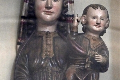 63 Statua lignea della Madonna col Bambino