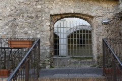 79 Accesso al convento dall'orto