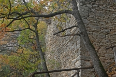 10 Edificio in muratura antistante l'eremo.