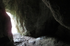 19. Dall'interno della grotta