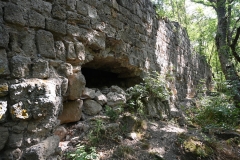 13 Castello di Corviano - tratto di cinta muraria