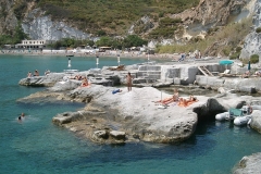 Ponza, spiaggia di Frontone e vecchia miniera (Facebook)