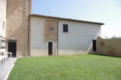 Stalla del maiale (sn) e forno (dx) 2