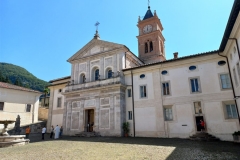 12. Trisulti, cortile della chiesa