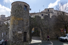 1. Bassiano, Porta Nova