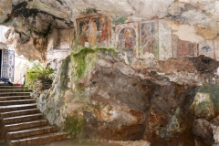 26. La grotta affrescata