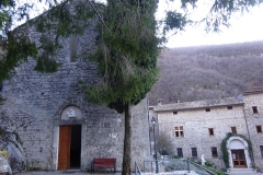 18. La chiesa medievale e la Casa di Preghiera