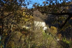 2. L'antico monastero sul vallone del fiume Cosa