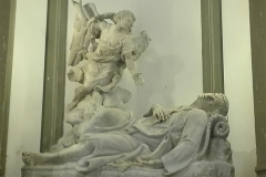 12. Morte di San Pietro, gruppo marmoreo