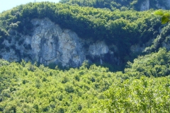 02 Riparo sotto roccia alle pendici del monte Civitella