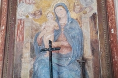 16. Affresco mariano sull'altare