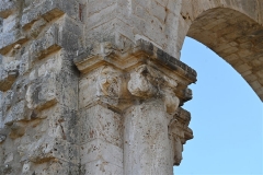 20 Capitello di sinistra dell'arco trionfale