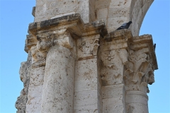 21 Capitello di sinistra dell'arco trionfale