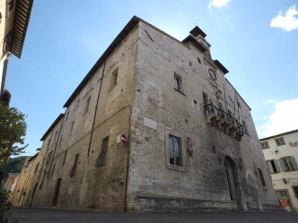 palazzo_pubblico_cagli_01