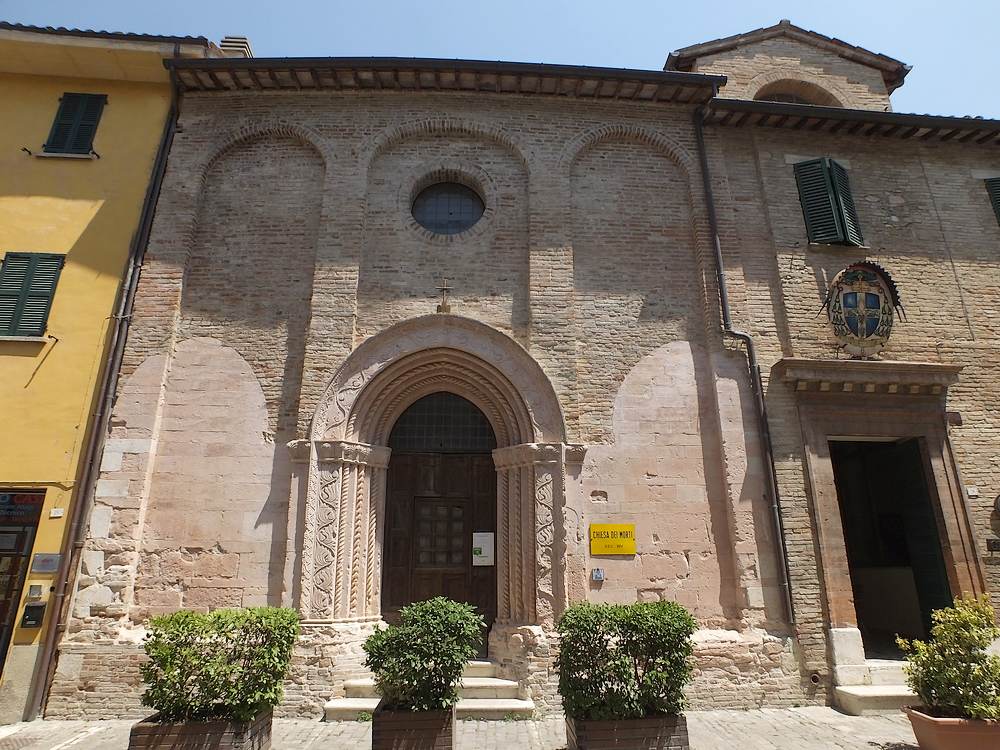 Chiesa dei Morti e Cimitero delle Mummie – Urbania (PU)