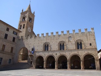 palazzo dei priori - montecassiano 03