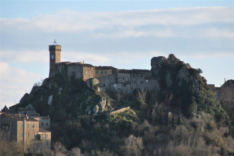 A torre dell'orologio e parte di borgo